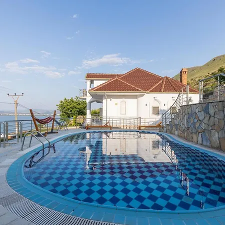 Villa The